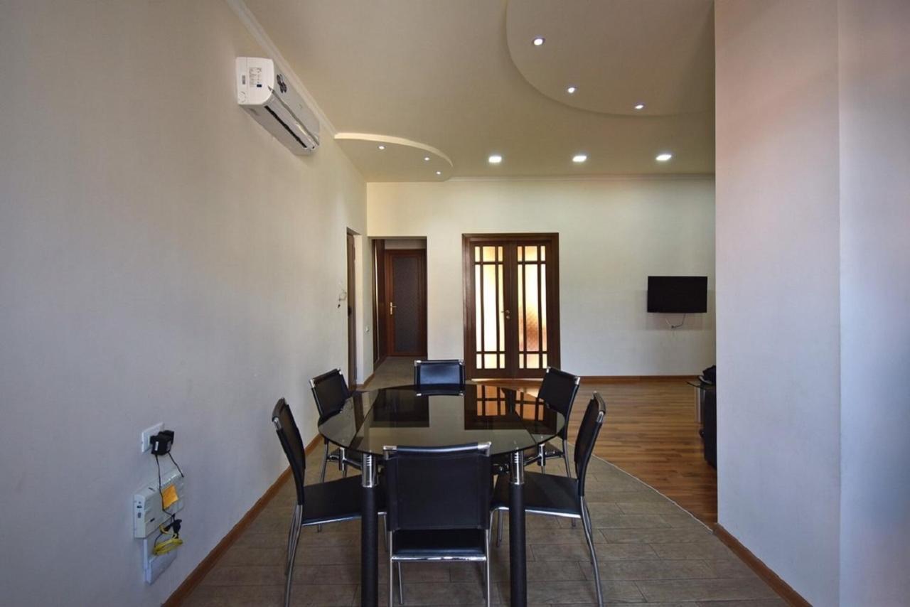 Tumanyan street 3 bedroom Deluxe apartment with Large Balcony TM662 Jerevan Buitenkant foto